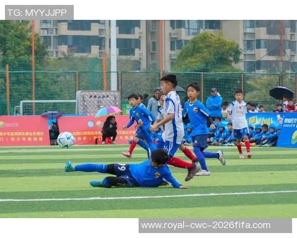 校园足球的意义与发展探讨：促进学生身心健康与团队合作精神